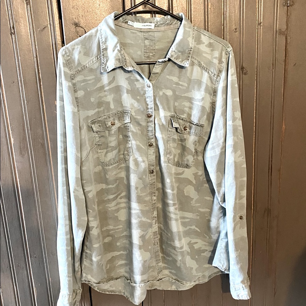 Camo button up shirt XL